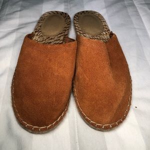 GAP slip on summer closed toe slides